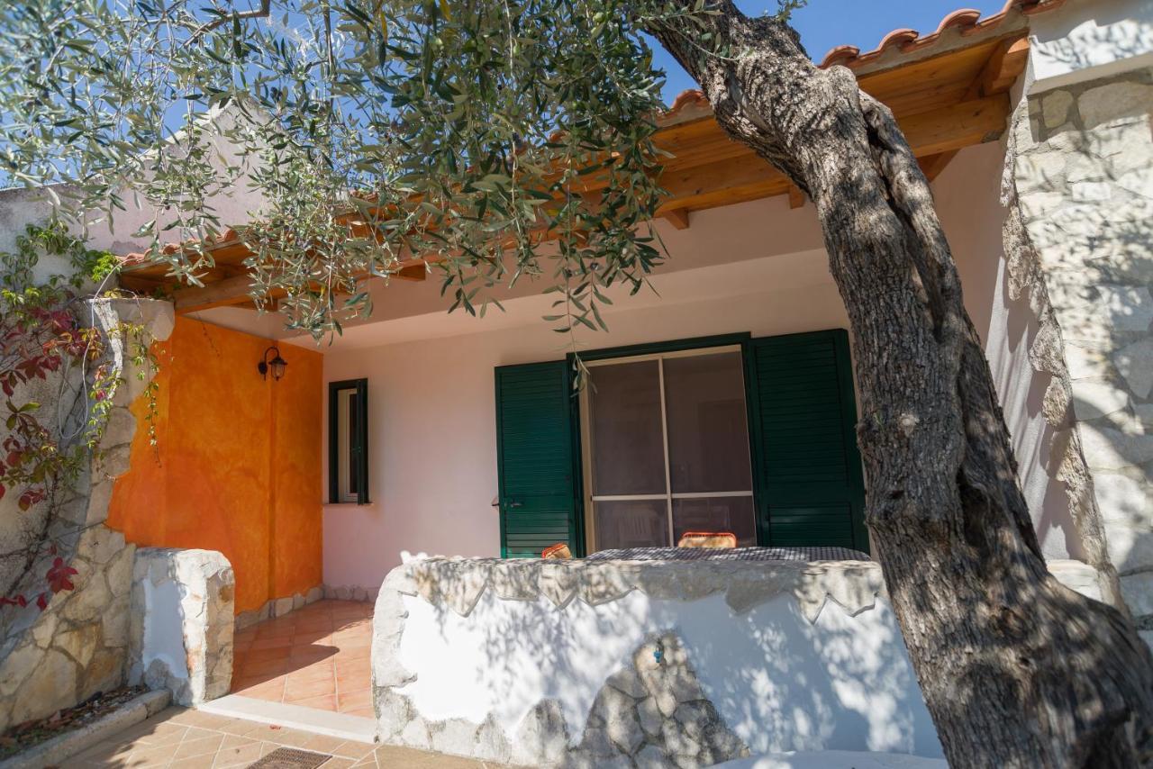 Case Vacanze L'Uliveto Mattinata Exterior foto