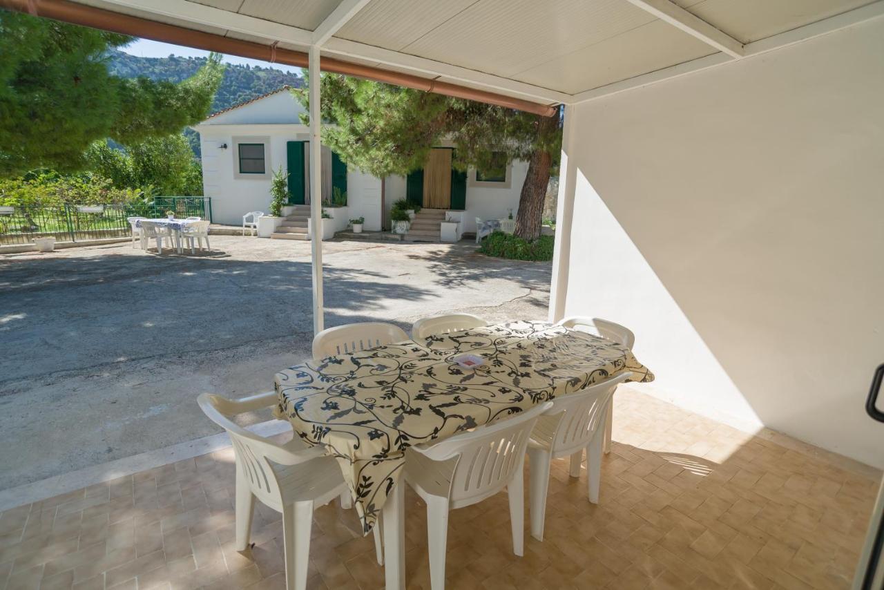 Case Vacanze L'Uliveto Mattinata Exterior foto